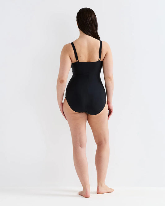 85101_1200_model_047
