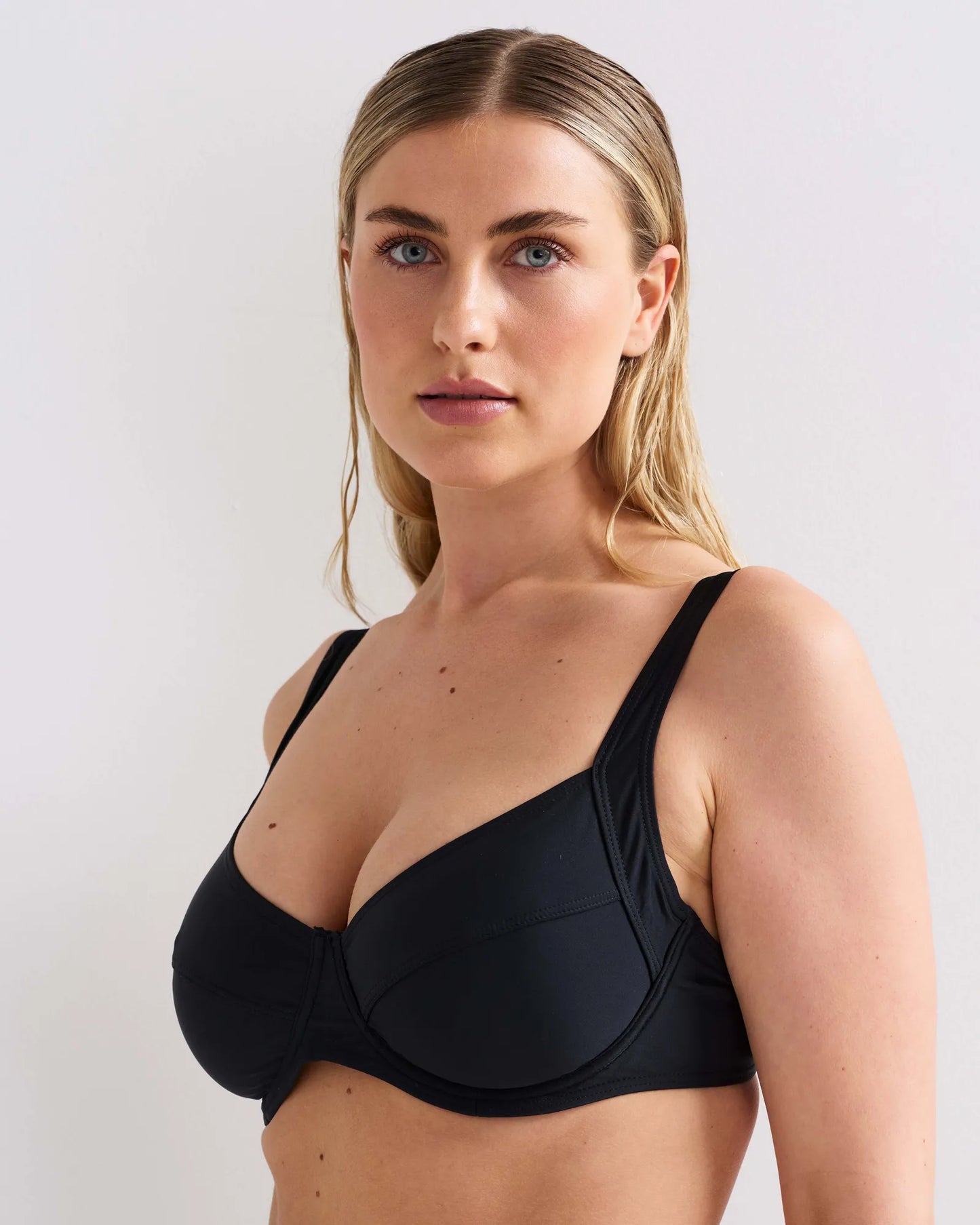 82202_1200_model_006