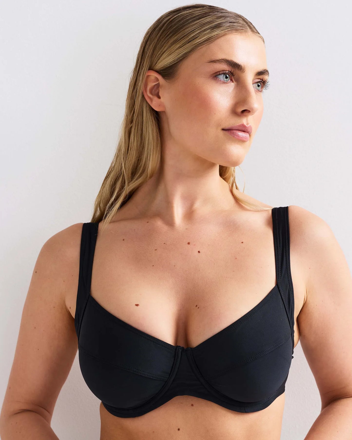 82202_1200_model_008